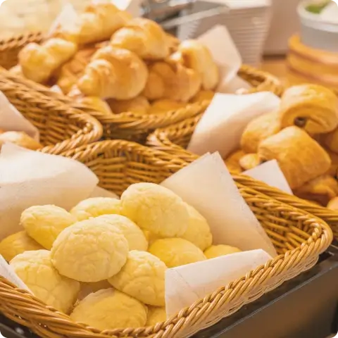 写真：朝食 パン