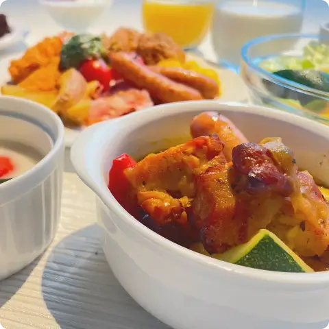 写真：朝食 スープカレー&北海道シチュー