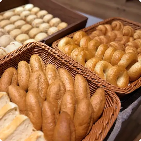 写真：朝食 パン
