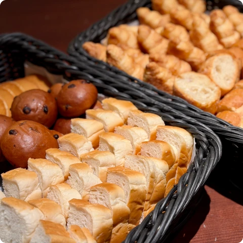 写真：朝食 パン