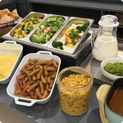 写真：朝食 スープカレー&北海道シチュー