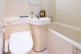 バスルーム／温水洗浄機能付きトイレ