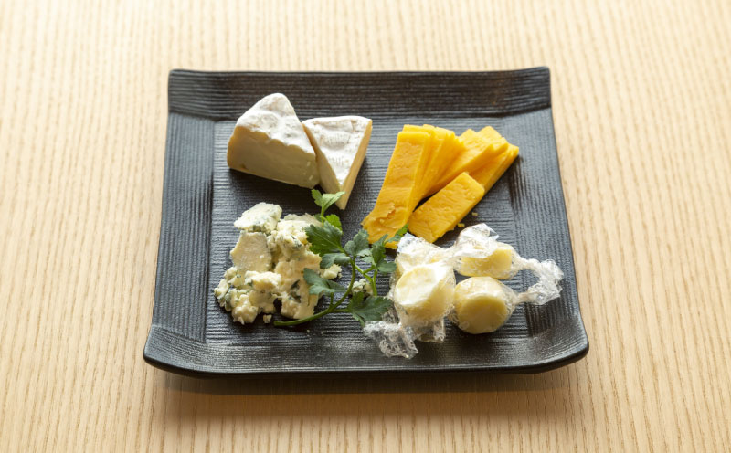 チーズセレクション（クラッカー付）¥1,500（税込）