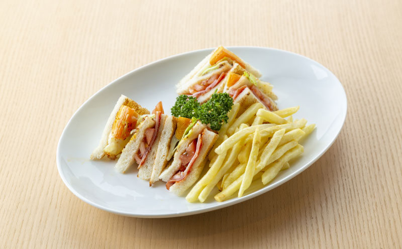 Bacon Club Sandwich (and French Fries)1,200 yen (tax included)