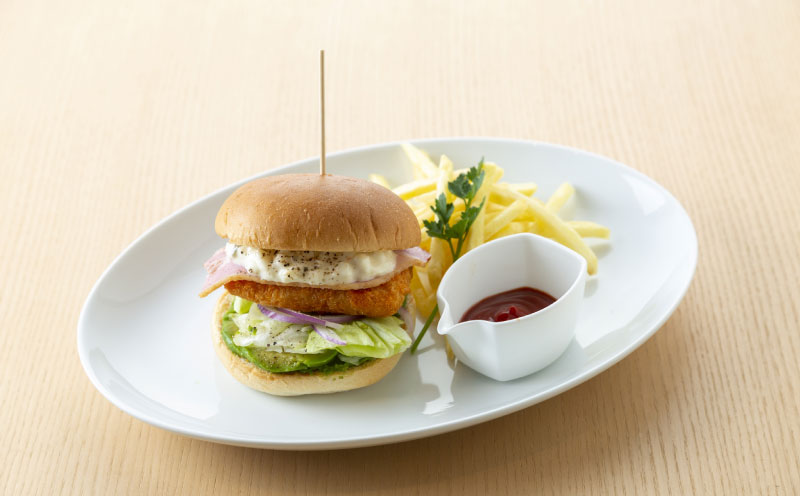 Shrimp Cutlet Gourmet Burger (and Homemade Tartar Sauce): 1,300 yen1,300 yen (tax included)