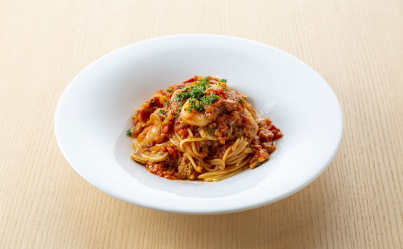スパゲッティ ペスカトーレ（魚介自家製トマトソース） ¥1,400（税込）